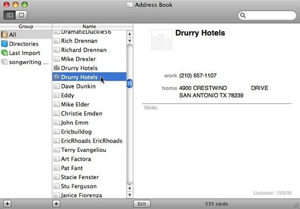 В программе Address Book от Apple есть функция «Merge Contact»